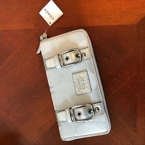 NWT Coach Accordion Zip Wallet